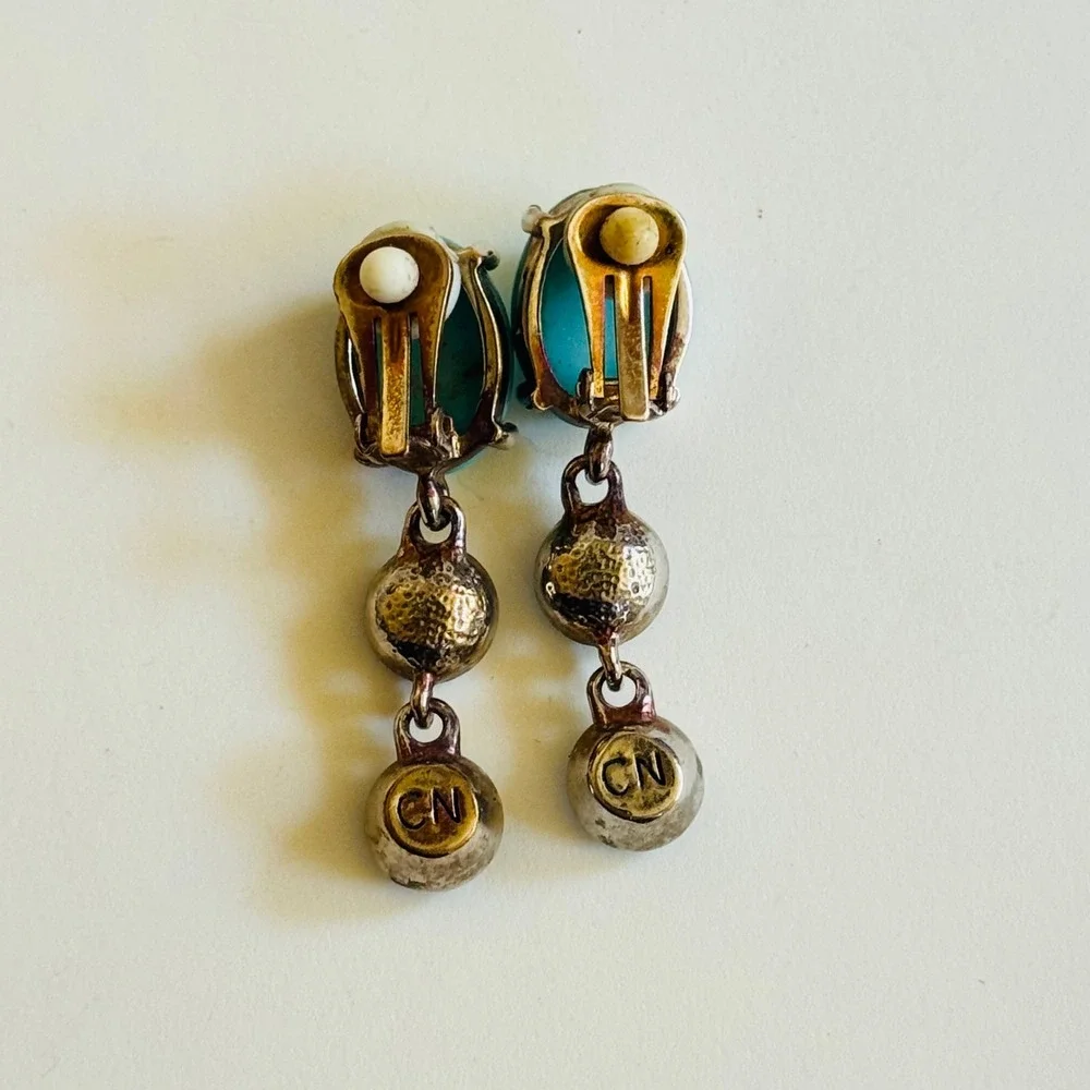 CN Crown Nine Entrancing Blue‎ Regal Cabochon Earrings crystal clip Dangle 1.8